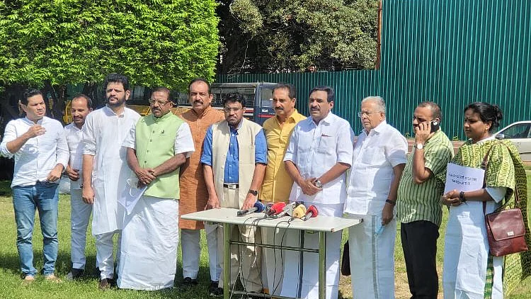 Congress MPs from Kerala protesting K-Rail project 'manhandled' by Delhi Police
