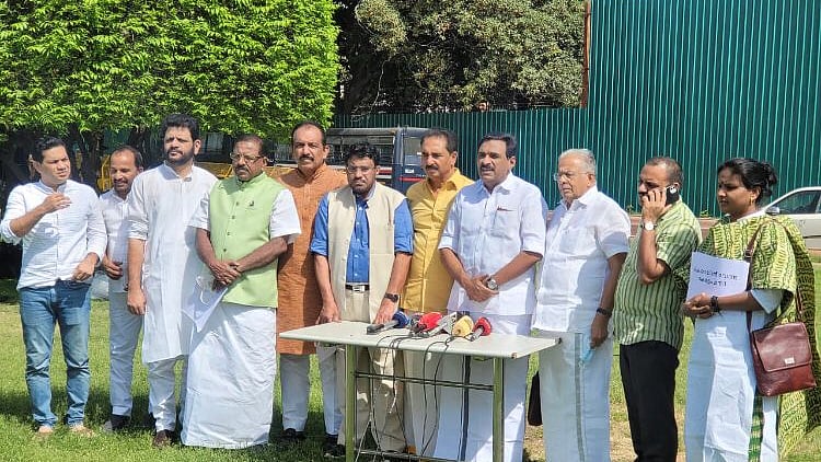 Congress MPs from Kerala protesting K-Rail project 'manhandled' by Delhi Police