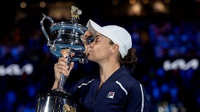 World No.1 women's tennis player Ashleigh Barty announces shock retirement