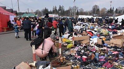 Russia to hold fire in Ukraine, allow civilians to escape