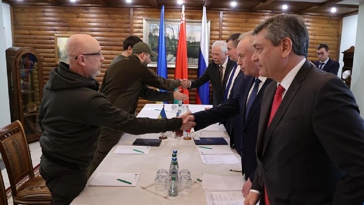 Talks between Russian and Ukrainian delegations