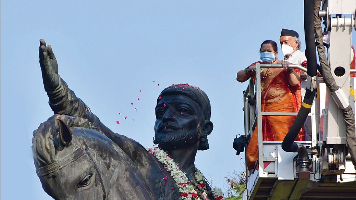 Governor Koshiyari garlanding Shivaji’s statue
