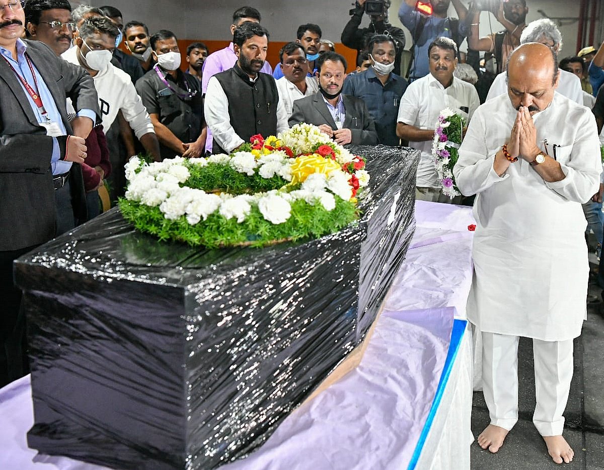Final rites of medical student killed in Ukraine held in native village of Karnataka