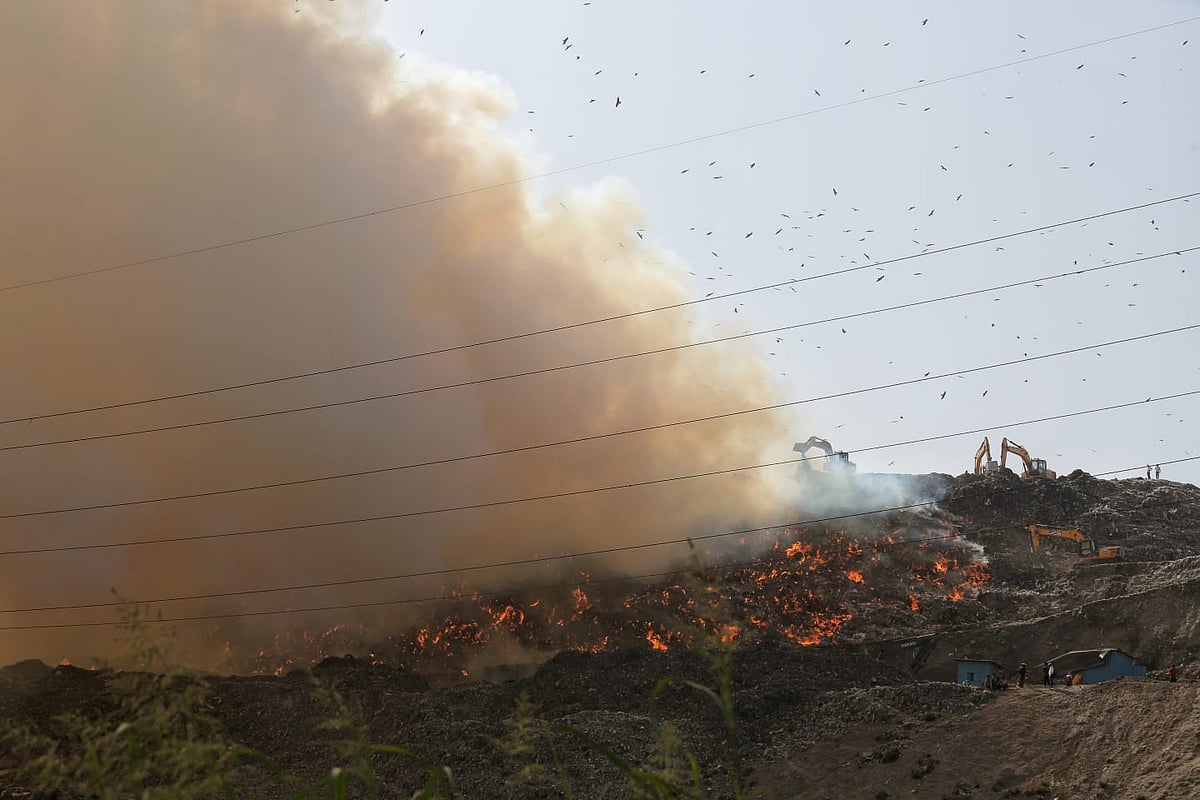 Massive fire breaks out at Ghazipur landfill site in Delhi; Rai demands report