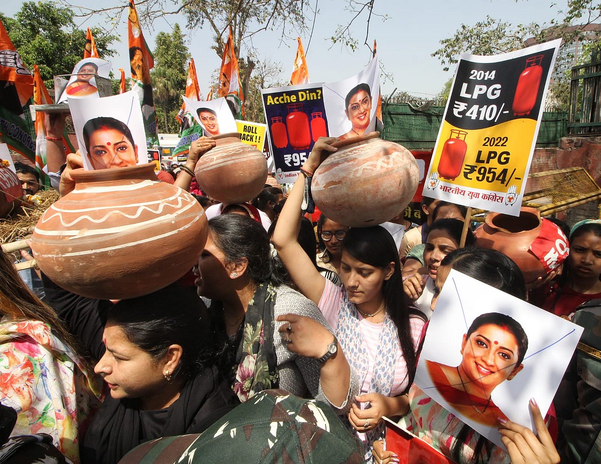 Youth Congress protests against fuel price hike