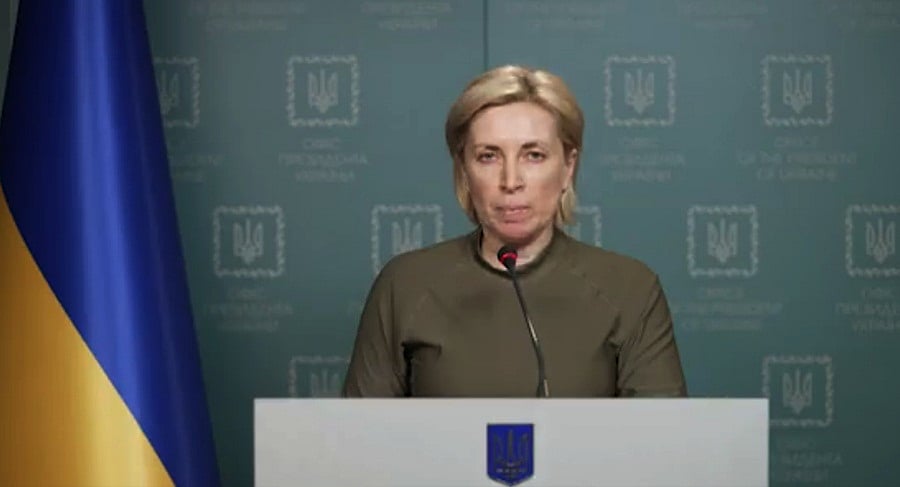 Ukraine, Russia conduct first prisoner swap