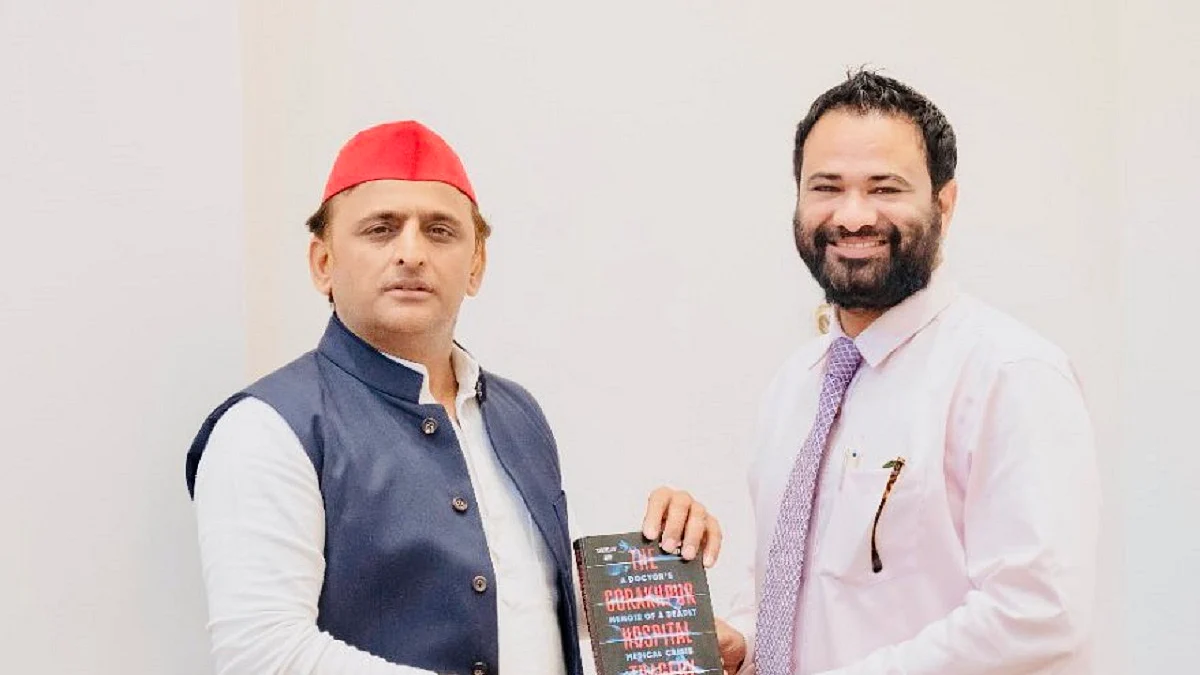 Kafeel Khan with Akhilesh Yadav