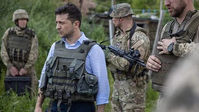 Volodymyr Zelensky in combat gear