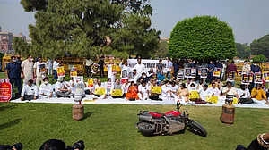 Congress leaders stage protest against rising fuel prices