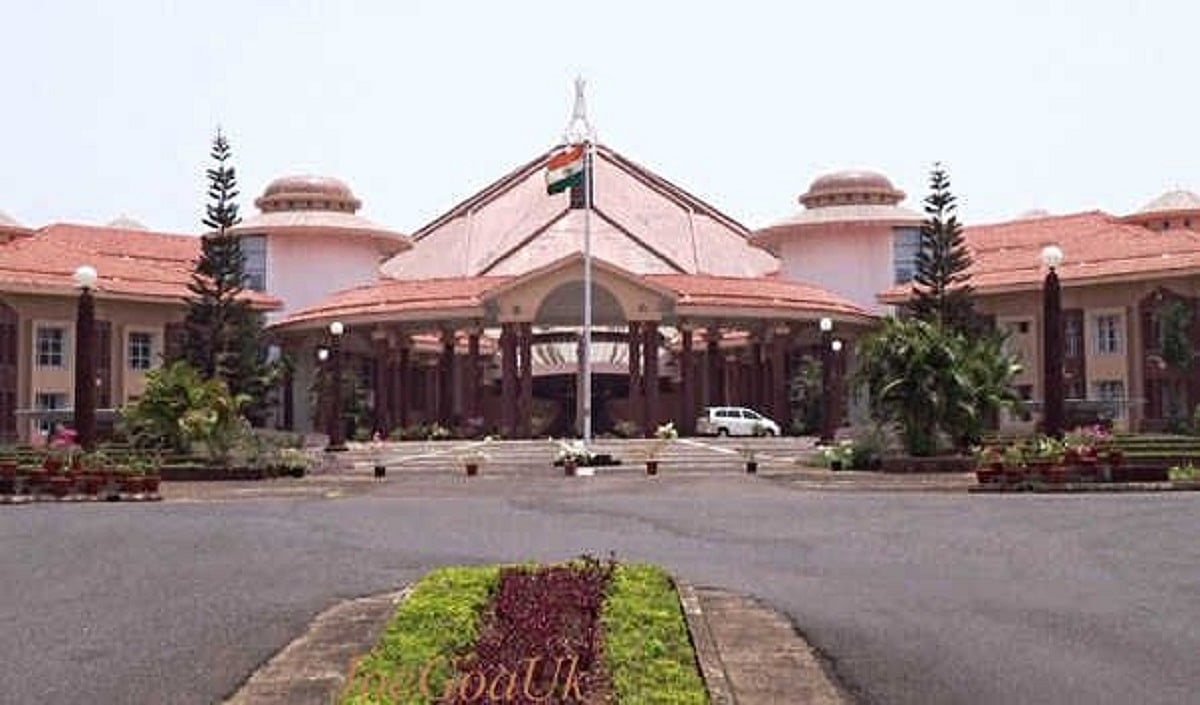 Goa pro-tem Speaker administers oath to 39 MLAs