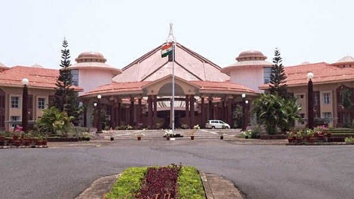 Goa pro-tem Speaker administers oath to 39 MLAs