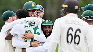 South Africa inflict huge defeat on New Zealand; level Test series