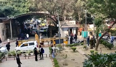 Firing outside Rohini Court, no casualties
