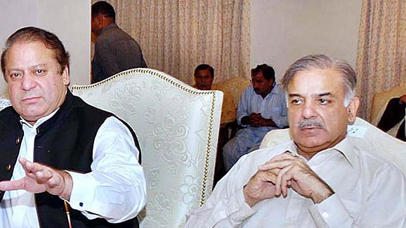 New Pakistan PM Shehbaz Sharif (right) with ex-PM and elder brother Nawaz Sharif (left) (Photo: NH File Photo)