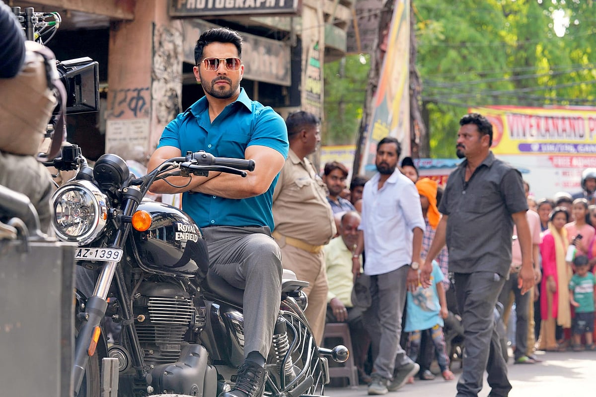 Here is the first look of Varun Dhawan from 'Bawaal'