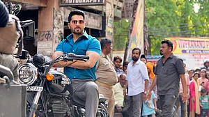 Here is the first look of Varun Dhawan from 'Bawaal'