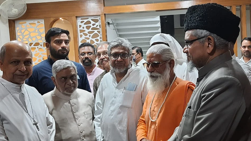Archbishop of Delhi holds inter-faith Iftar to show solidarity for Muslim community