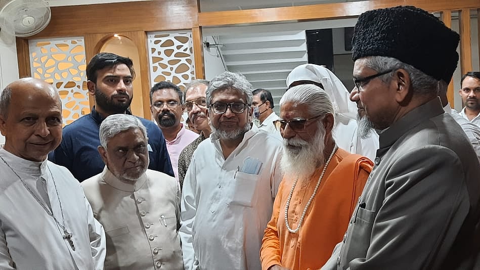Archbishop of Delhi holds inter-faith Iftar to show solidarity for Muslim community