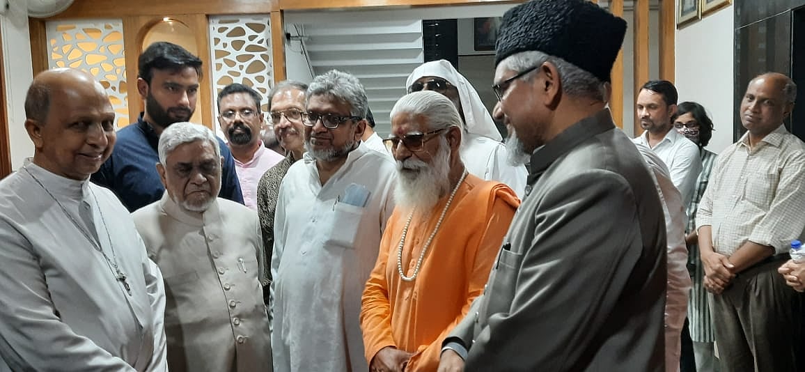 Archbishop of Delhi holds inter-faith Iftar to show solidarity for Muslim community