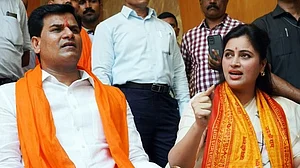 Hanuman Chalisa row: Mumbai court grants bail to MP Navneet Rana, her MLA-husband Ravi Rana