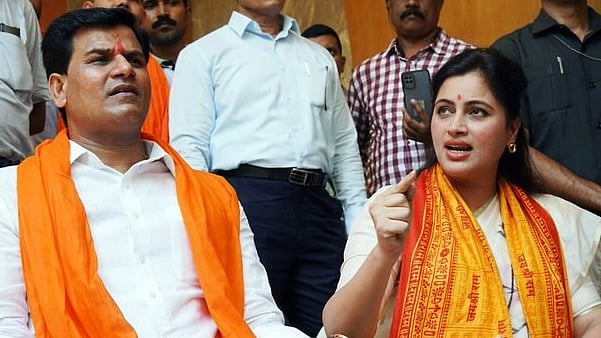 MLA Ravi Rana and his wife, MP Navneet Rana (Photo: Twitter)