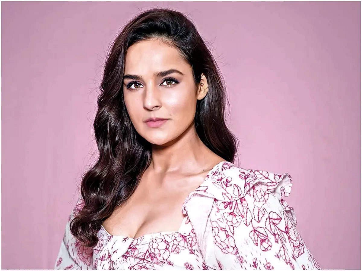 It was a superb experience working with Ajay Devgn, Amitabh Bachchan in 'Runway 34': Actress Angira Dhar