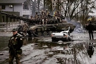 Russia gives Ukrainian troops in steel plant another chance to surrender