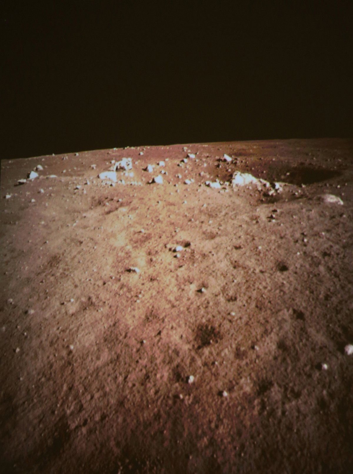 Ice on lunar surface likely preserved by ancient magnetic fields