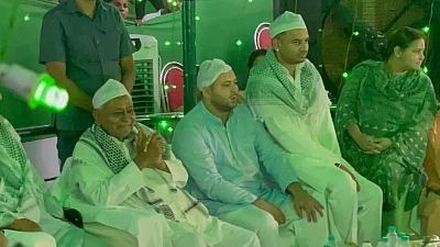 Tejashwi meets Nitish for third time in a week at Iftar parties