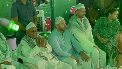 Tejashwi meets Nitish for third time in a week at Iftar parties