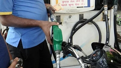Modi govt’s neoliberal policies, apathy for poor squarely to blame for unabating rise in fuel prices 