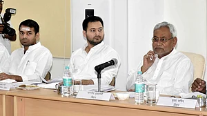 Tej Pratap invites Nitish Kumar to re-enter Mahagathbandhan