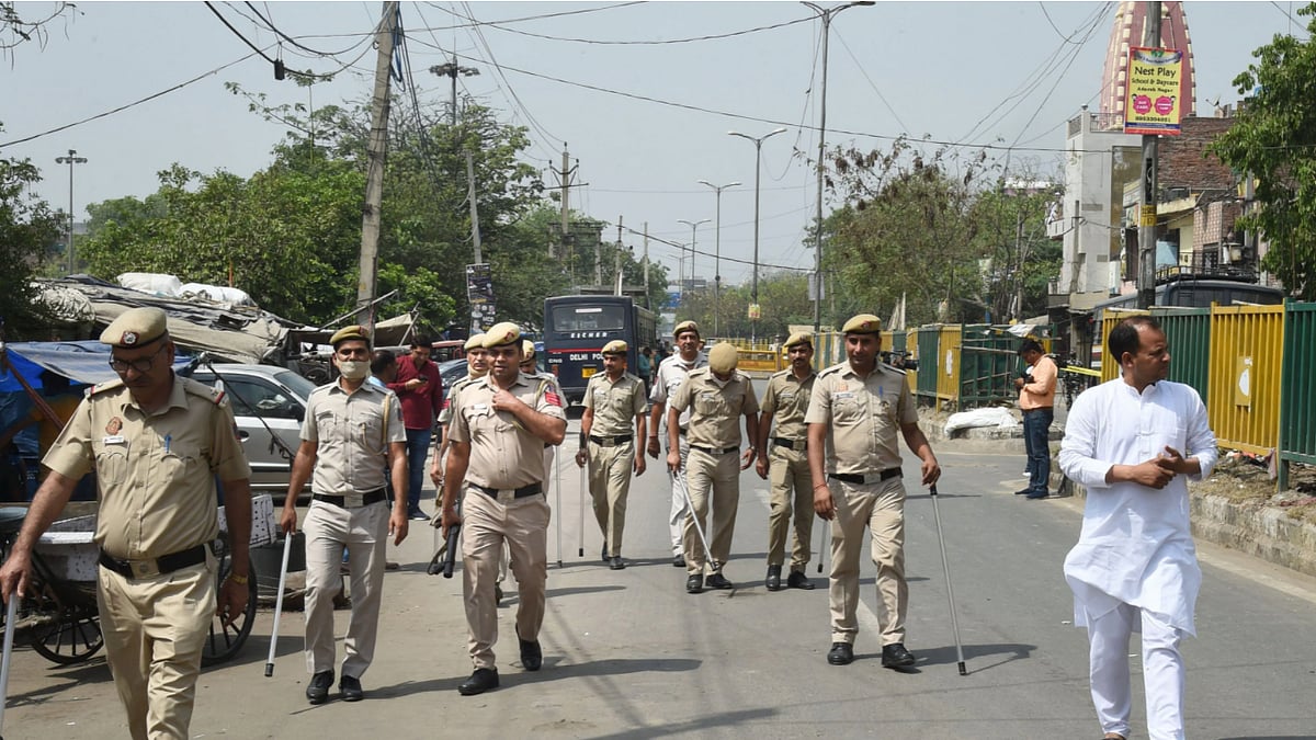 Fresh tension in Delhi's Jahangirpuri; stones pelted at police by family of a suspect