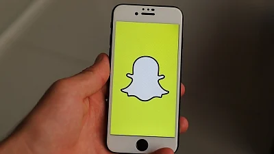 Snapchat users can now share videos directly from YouTube app