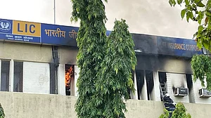 Fire breaks out at LIC office in Mumbai's Vile Parle; no casualty reported