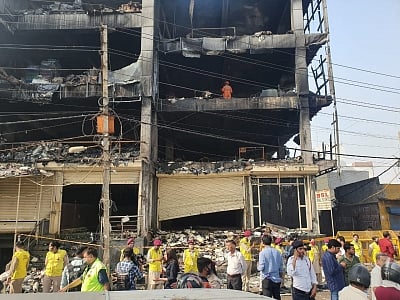 Illegal structures, scant regard for fire safety norms led to loss of lives in fires in Delhi