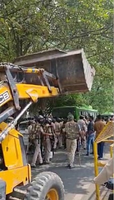Anti-encroachment drive: Bulldozers reach Delhi's New Friends Colony, Mangolpuri, day after Shaheen Bagh