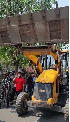 Anti-encroachment drive: Bulldozers reach Delhi's New Friends Colony, Mangolpuri, day after Shaheen Bagh