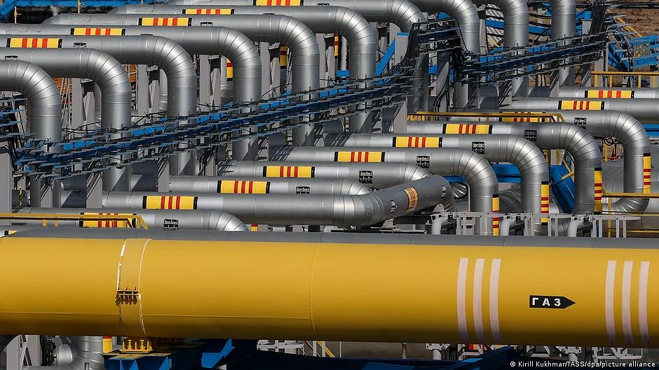EU leaders agree to ban 90% of Russian oil by year-end
