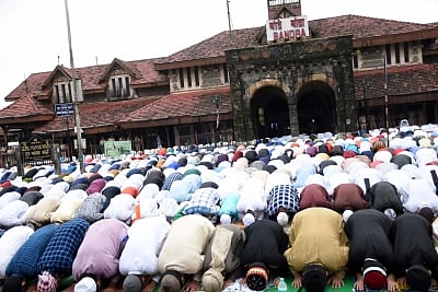 Maharashtra: After Covid, amid loudspeaker row, Eid celebrated with joy