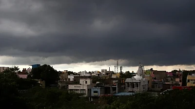 IMD predicts thunderstorms with light to moderate rain in Chennai