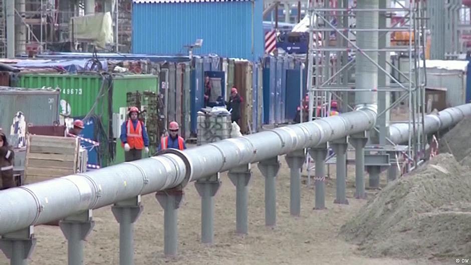 Trump backs sanctions bill proposing steep tariffs on buyers of Russian oil