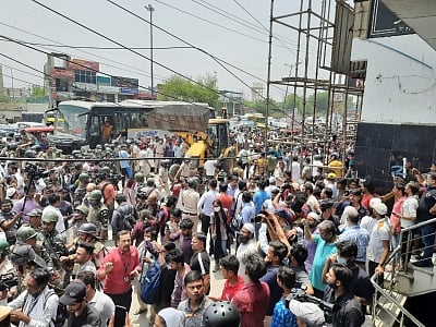 Heavy police force arrives at Shaheen Bagh