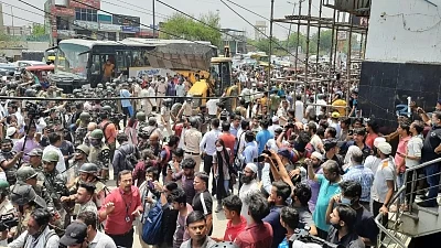Heavy police force arrives at Shaheen Bagh