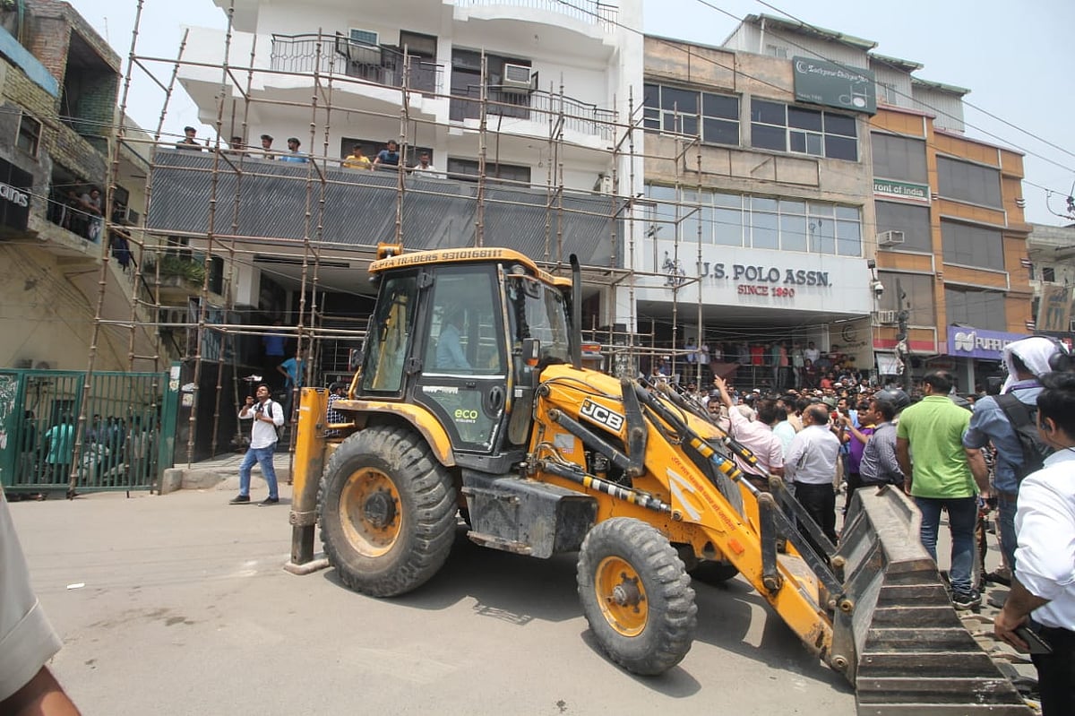 LIVE News Updates: Sri Lankan Prime Minister Mahinda Rajapaksa resigns
