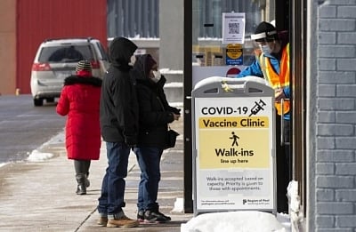 Indicators show decreasing Covid transmission in many areas of Canada