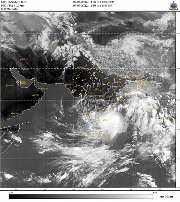 Raging severe cyclone Asani likely to weaken on nearing coast