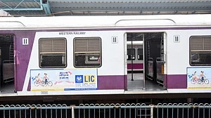 Western Railway overhead wire snaps, train services paralysed