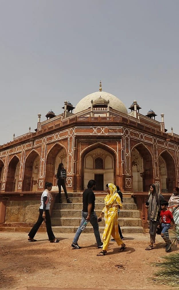Visitors at Delhi's Humayun Tomb despite simmering heat