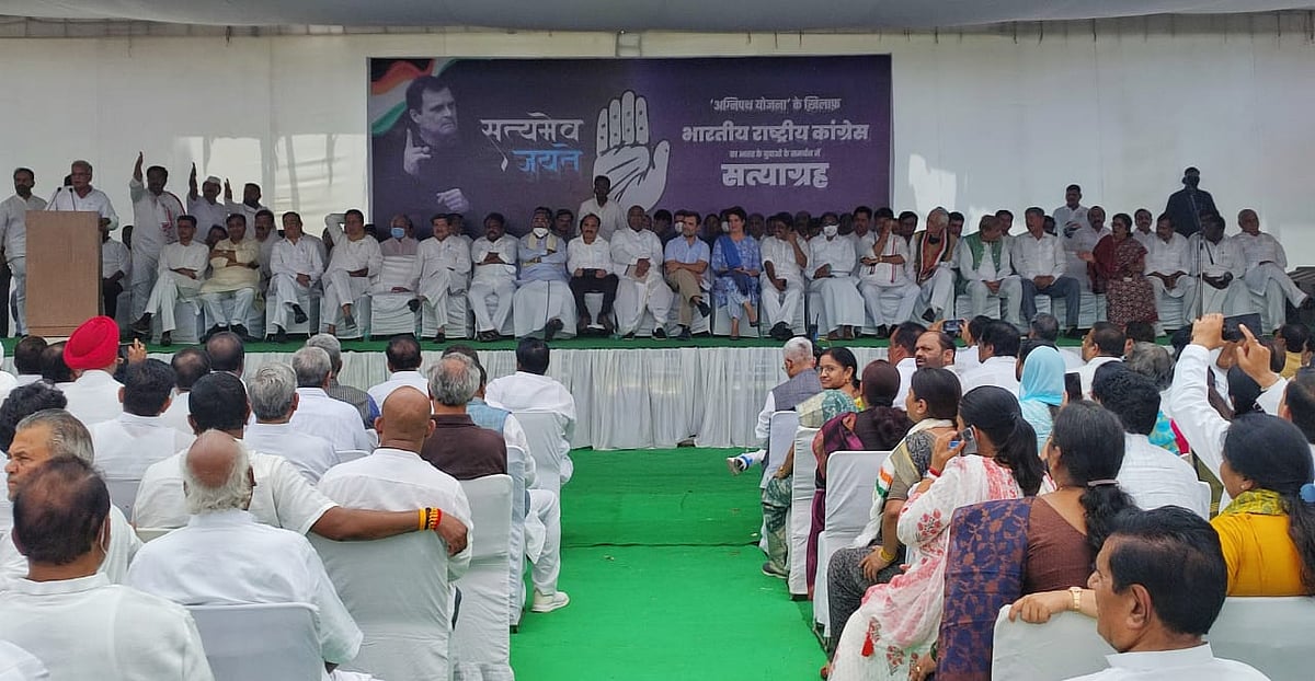 LIVE News Updates: Dy Secy in Delhi CM Kejriwal's office & 2 SDMs suspended by LG on corruption charges